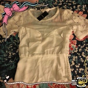 BEBE XXSMALL RUFFLE FRONT LACE SLV TOP